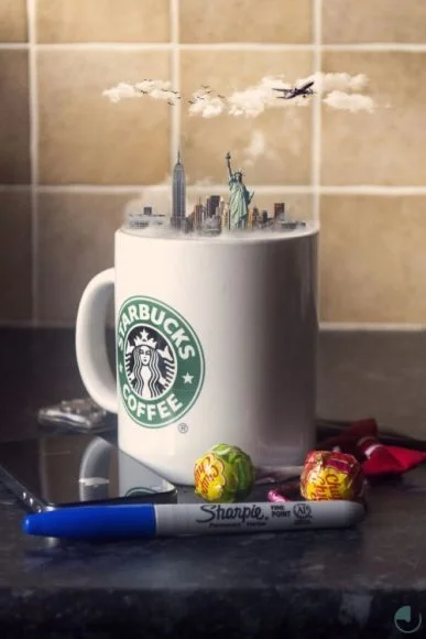 Miniatür şəhərlər müxtəlif ölkələrin məşhur içkilərində...