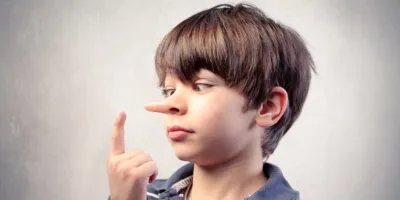 Yalan söyləyən insanı ələ verən 9 davranış.