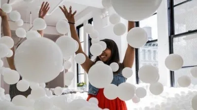 İçərisində 81.000 top olan, böyüklər üçün hazırlanmış 'Top Hovuzu'