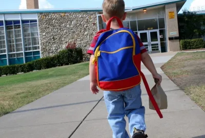 Uşaq və Valideyn: Övladımızdan 'Məktəb necə keçdi?' sualı yerinə soruşa biləcəyimiz 29 yaradıcı sual.