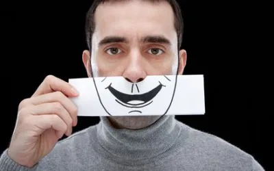 Yalançını necə tanımalı? Yalan danışan insanın ilkin əlamətləri