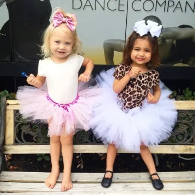 Moda dünyasının bir-birindən heç ayrılmayan, ən şirin və ən balaca 2 fotomodeli