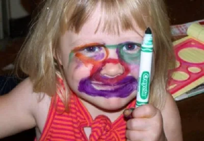 Balacaları əlində boya qələmləriylə evdə tək buraxmamaq üçün 20 səbəb.