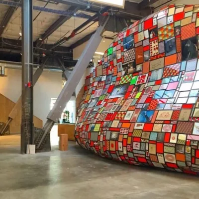 Facebook şirkəti yeni binaya köçdü