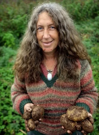 Oxford məzunu Emma Orbach 