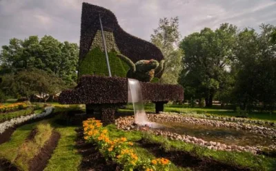 Bitkilərdən hazırlanan heykəllər (Fotolar)