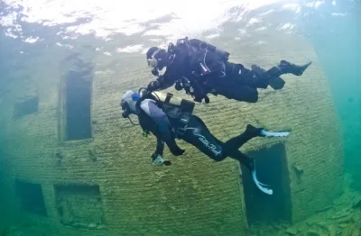 Suyun Altında Həbsxana (Fotolar)