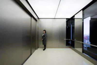 Yaponiya, Osaka Fotodakı hər hansı bir otaq deyil liftdir..