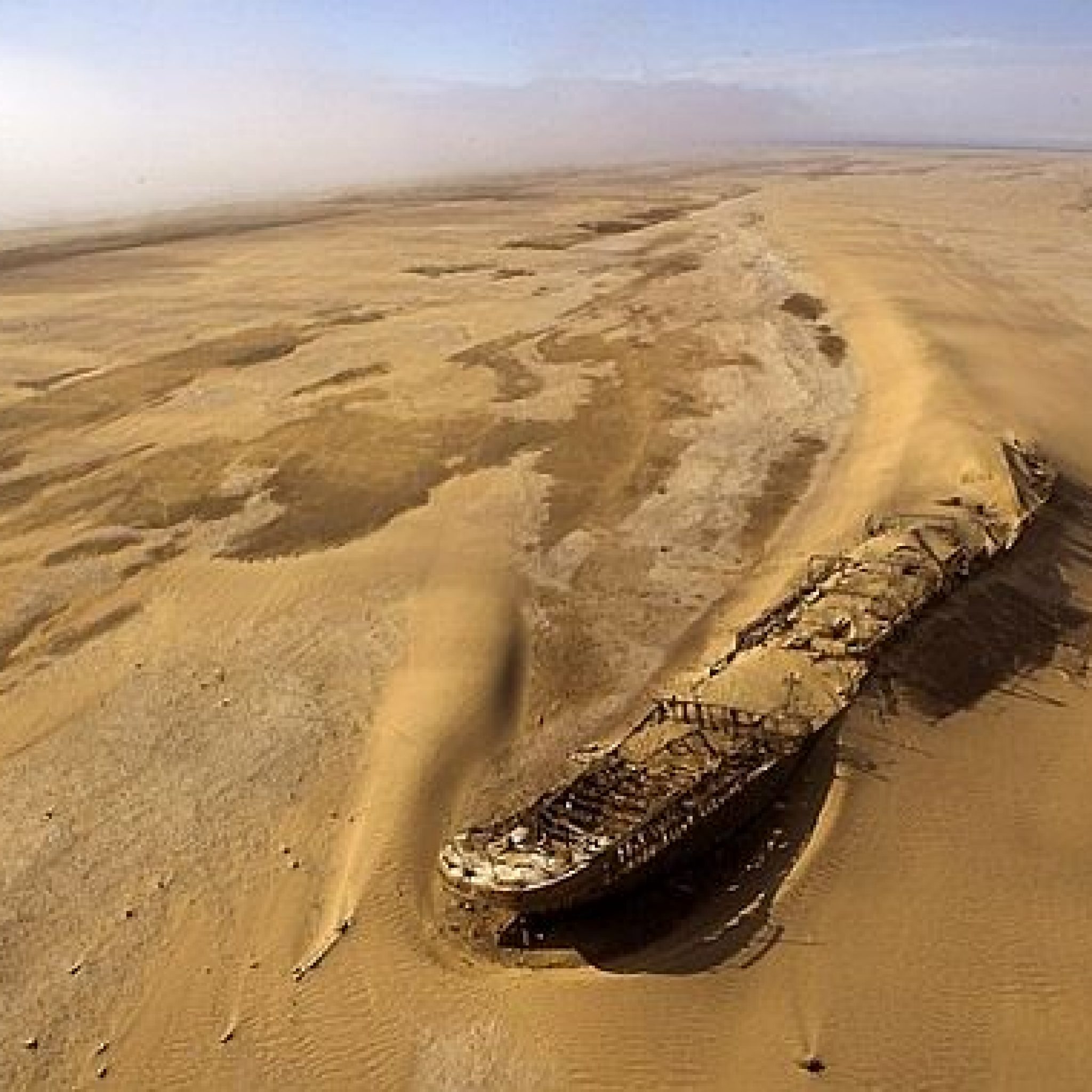 Что находили в пустыне. Зыбучие Пески Аральское море. Остров Сейбл Пожиратель кораблей. Остров Сейбл. Остров Сейбл кладбище кораблей.