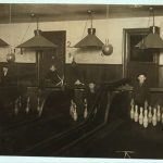 Bowling_alley_1908